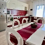 Apartamento New Bazaar Cozy - 1 , 2 , 3 , 4 And 5 *