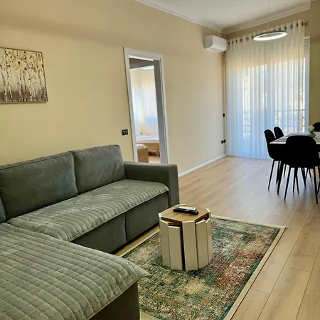 New Bazaar Cozy - 1 , 2 , 3 And 4 Апартаменты Тирана