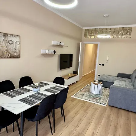 Apartment New Bazaar Cozy - 1 , 2 , 3 And 4 Tirana