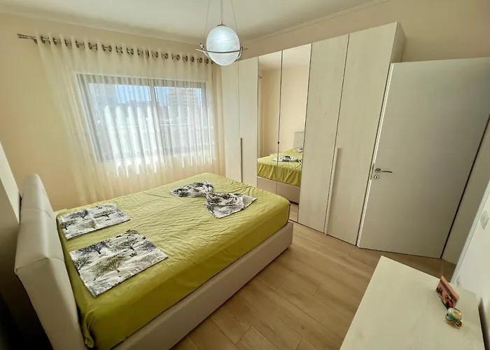 Apartamento New Bazaar Cozy - 1 , 2 , 3 And 4 Tirana